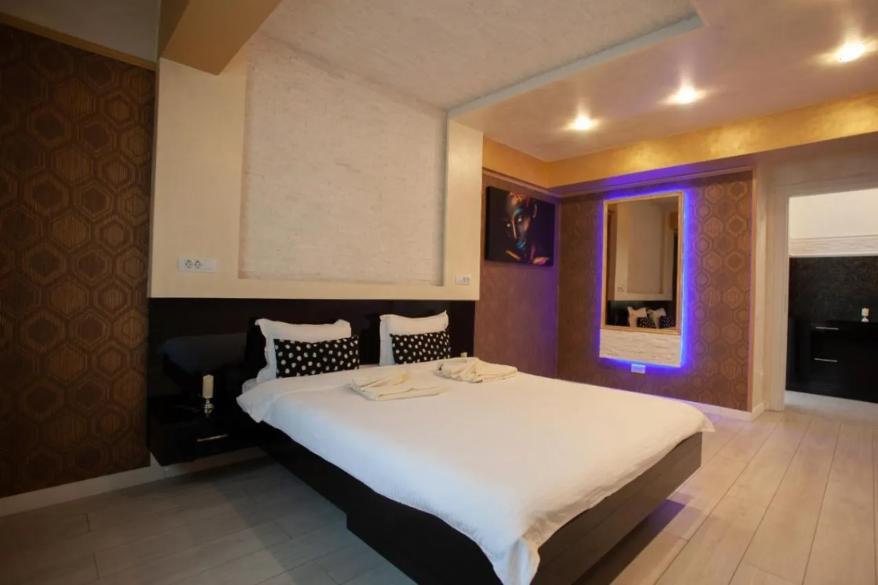Private Jacuzzi Apartment W/ Parking Spot Bukarest 0*,  Rumänien