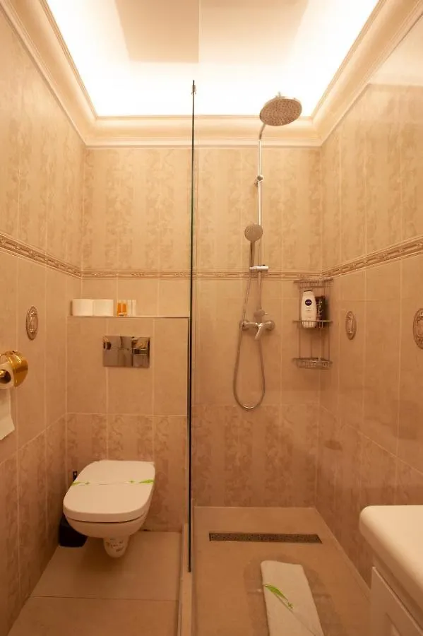 Private Jacuzzi Apartment W/ Parking Spot Bucareste